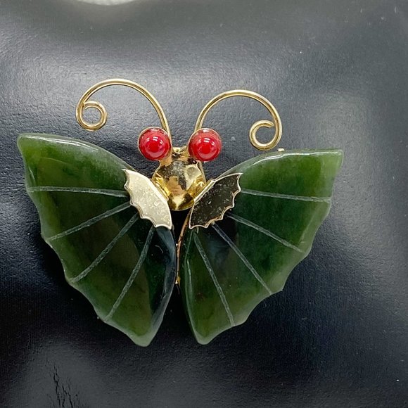 Vintage Green Jade Carved Wing Butterfly Brooch Pin - Picture 2 of 3